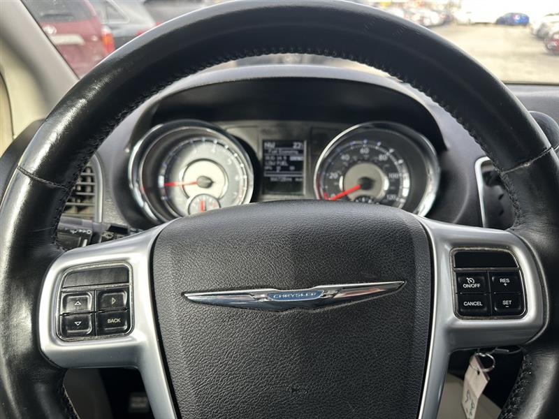 Chrysler Town & Country Touring-L 2011