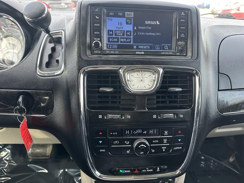 Chrysler Town & Country Touring-L 2011