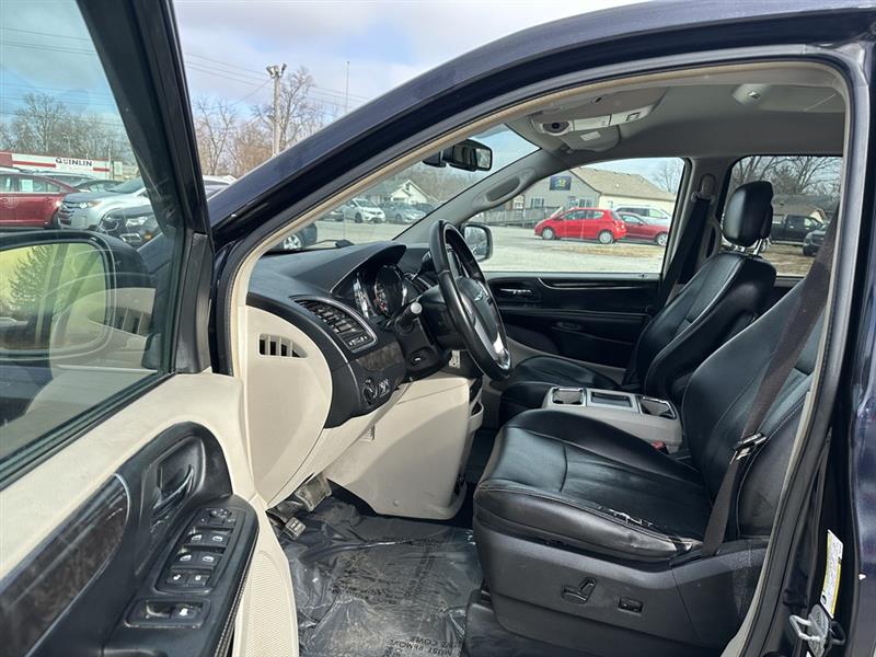 Chrysler Town & Country Touring-L 2011