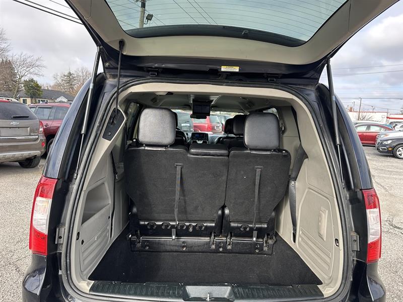 Chrysler Town & Country Touring-L 2011