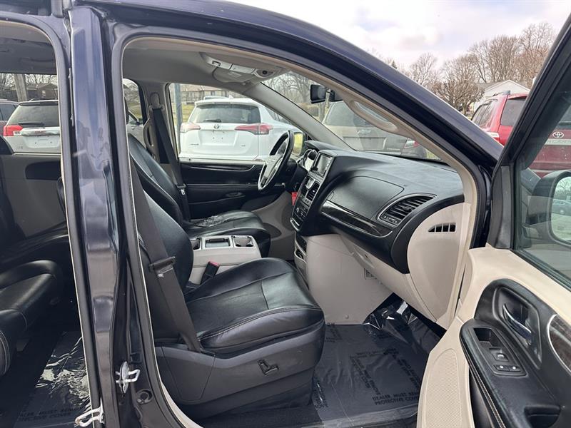 Chrysler Town & Country Touring-L 2011