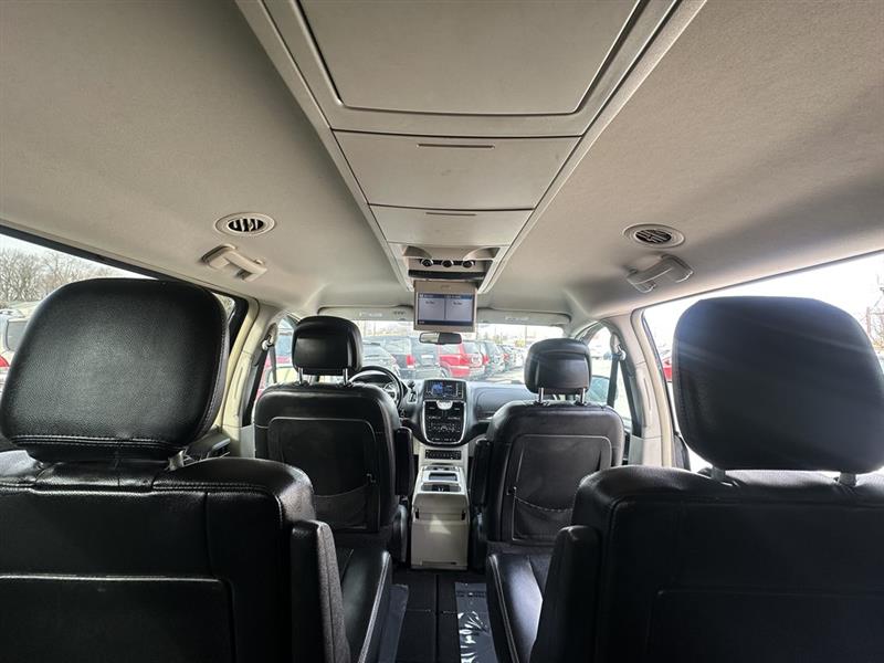 Chrysler Town & Country Touring-L 2011