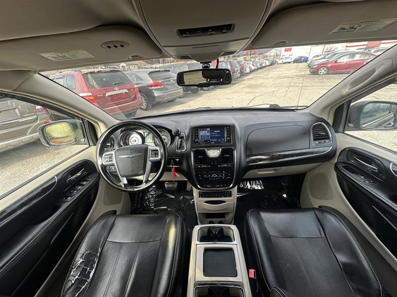 Chrysler Town & Country Touring-L 2011