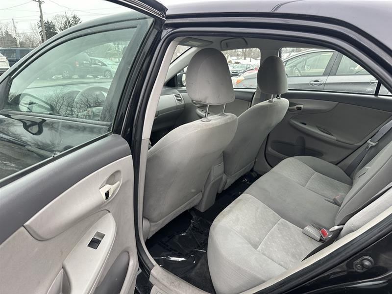 Toyota Corolla LE 4-Speed AT 2009