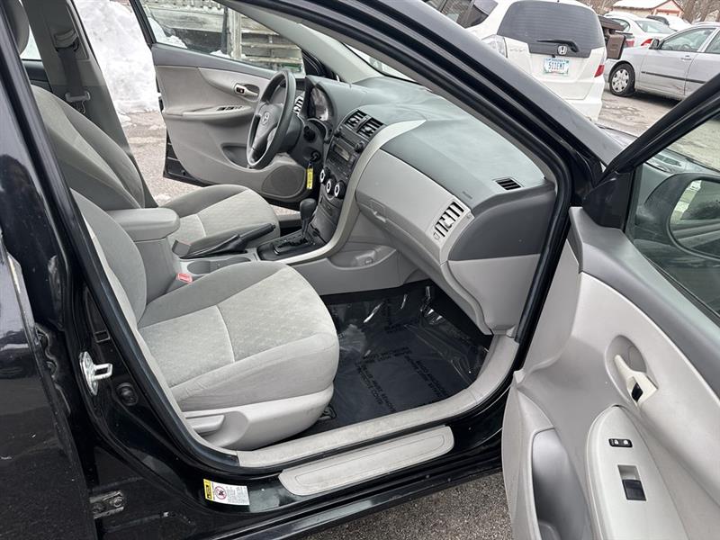 Toyota Corolla LE 4-Speed AT 2009