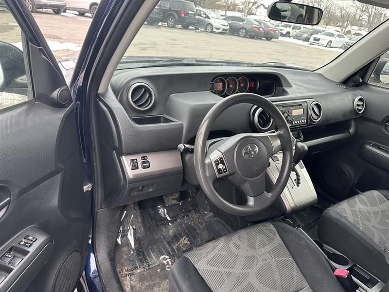 Scion xB 5-Door Wagon 5-Spd MT 2013