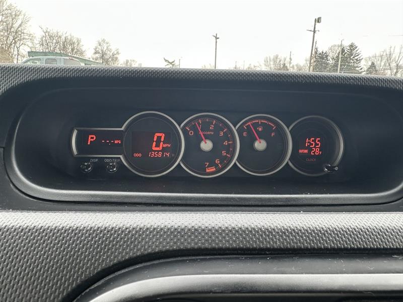 Scion xB 5-Door Wagon 5-Spd MT 2013