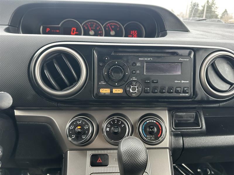 Scion xB 5-Door Wagon 5-Spd MT 2013