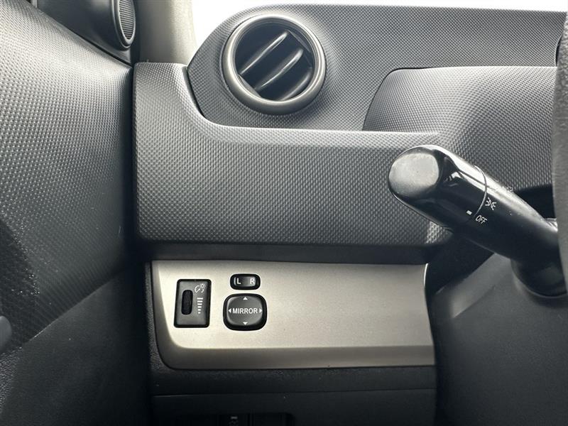 Scion xB 5-Door Wagon 5-Spd MT 2013