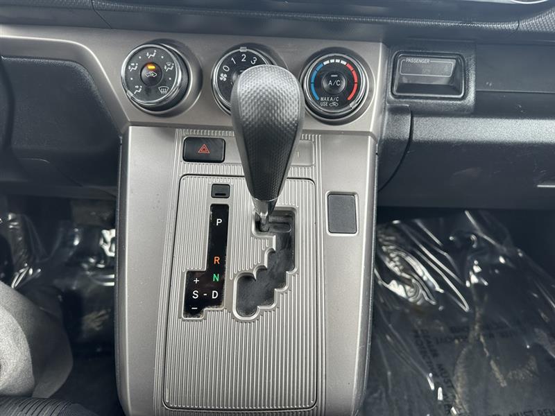 Scion xB 5-Door Wagon 5-Spd MT 2013