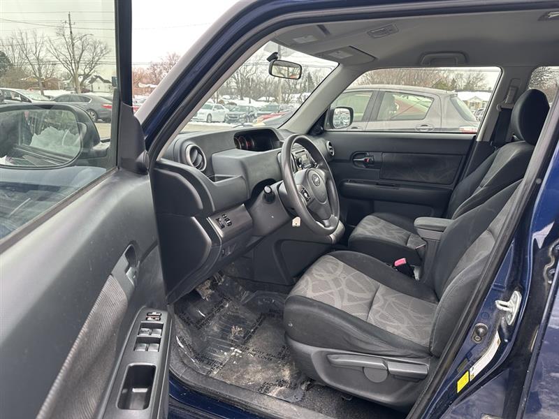 Scion xB 5-Door Wagon 5-Spd MT 2013