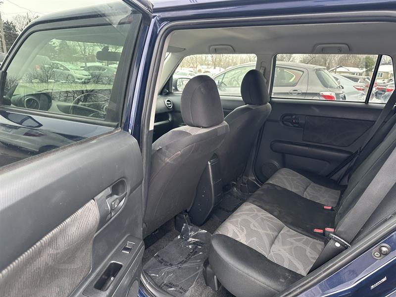 Scion xB 5-Door Wagon 5-Spd MT 2013