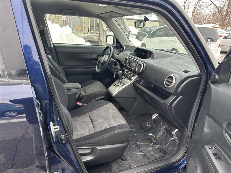 Scion xB 5-Door Wagon 5-Spd MT 2013