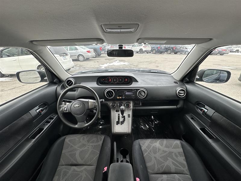 Scion xB 5-Door Wagon 5-Spd MT 2013