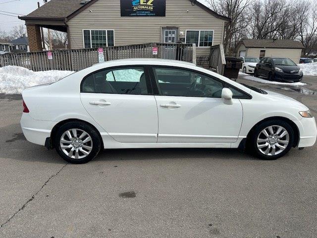 Honda Civic LX Sedan 5-Speed AT 2011