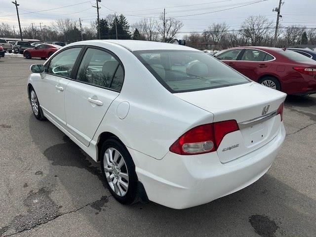 Honda Civic LX Sedan 5-Speed AT 2011