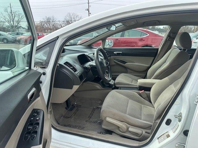 Honda Civic LX Sedan 5-Speed AT 2011