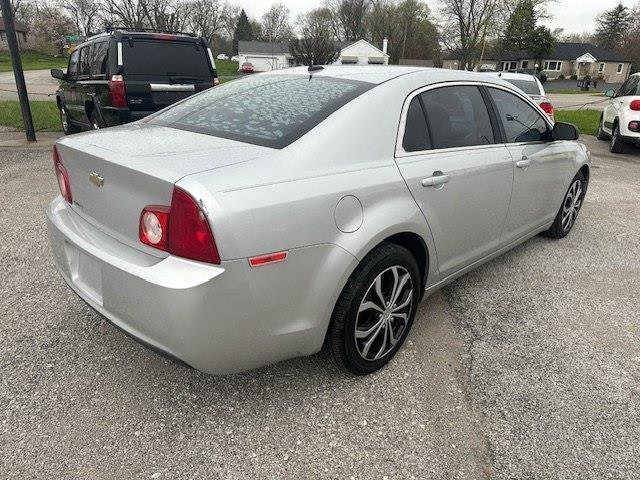 Chevrolet Malibu  2011