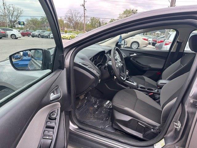 Ford Focus SE Sedan 2014