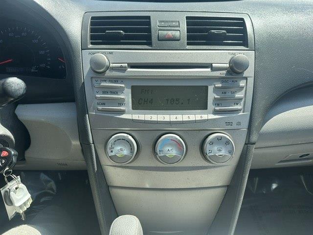 Toyota Camry LE 6-Spd AT 2011