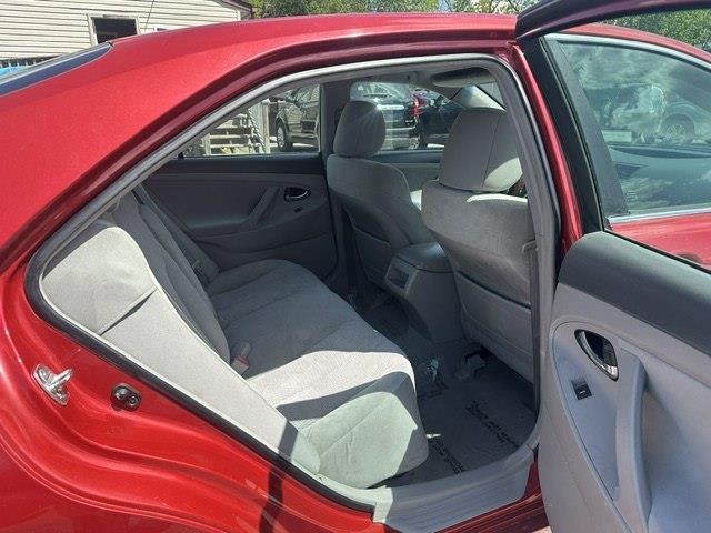 Toyota Camry LE 6-Spd AT 2011