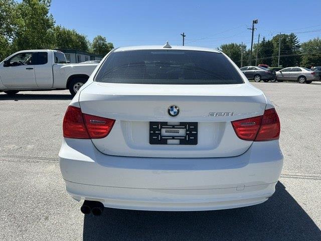 BMW 3-Series 328i xDrive 2011