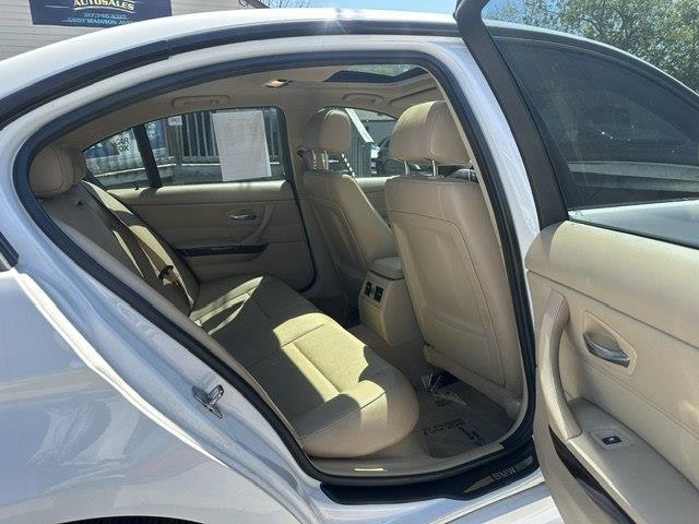 BMW 3-Series 328i xDrive 2011