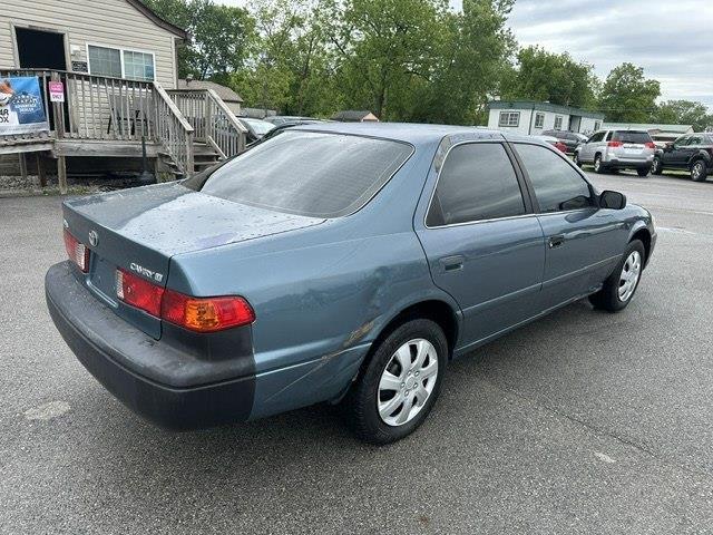 Toyota Camry LE 2001
