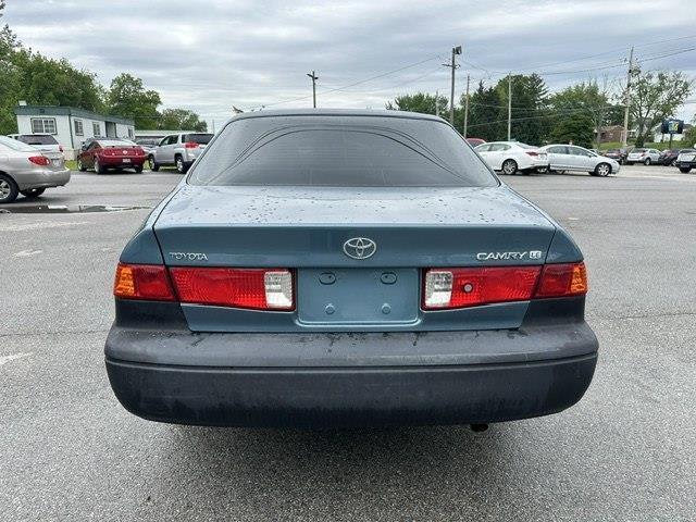 Toyota Camry LE 2001