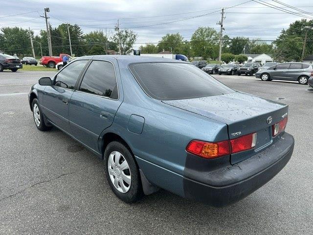 Toyota Camry LE 2001