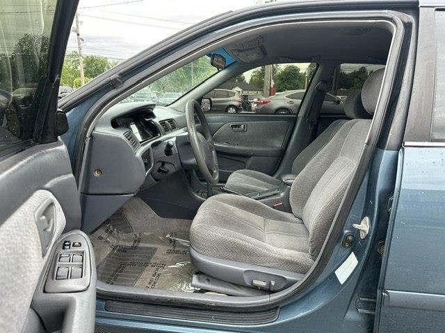 Toyota Camry LE 2001