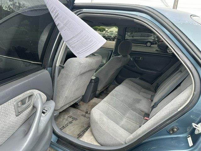 Toyota Camry LE 2001