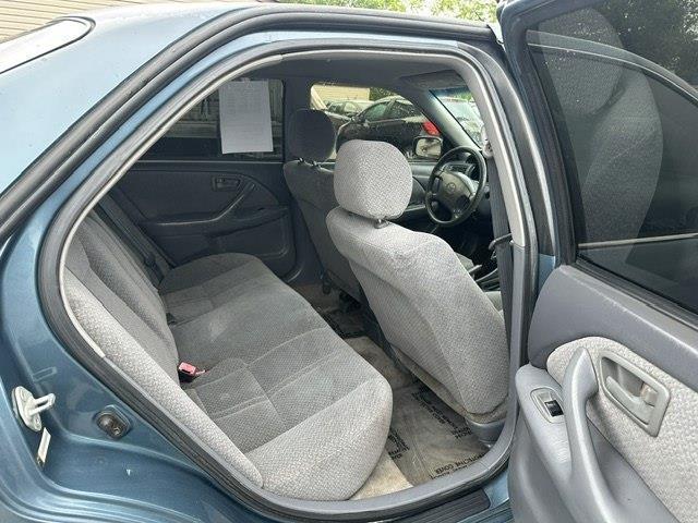 Toyota Camry LE 2001