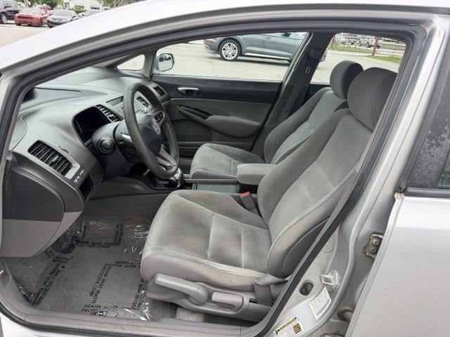 Honda Civic LX Sedan 5-Speed AT 2010