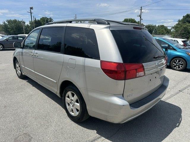 Toyota Sienna XLE 2004