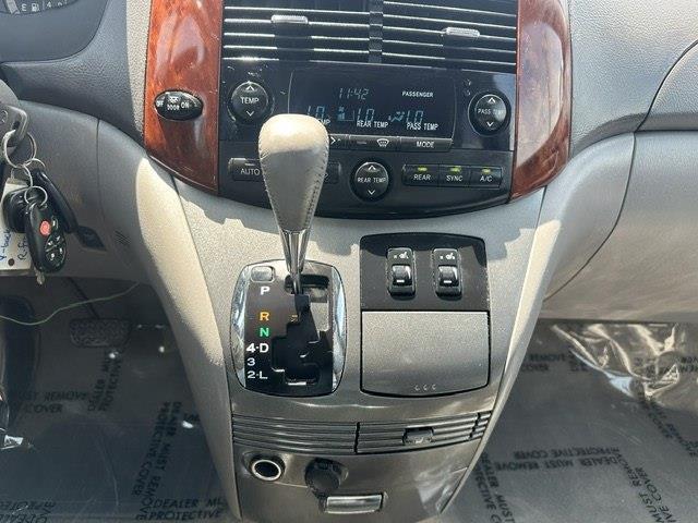 Toyota Sienna XLE 2004