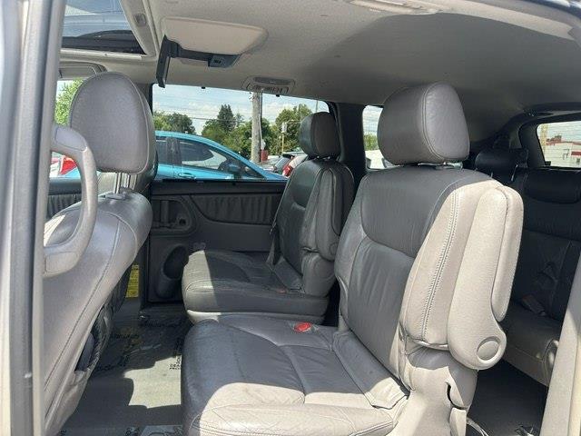 Toyota Sienna XLE 2004