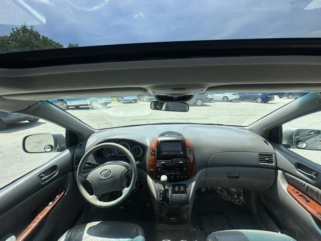 Toyota Sienna XLE 2004