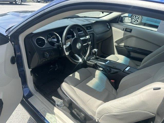 Ford Mustang V6 Coupe 2011