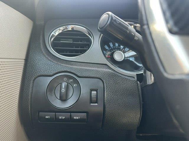 Ford Mustang V6 Coupe 2011