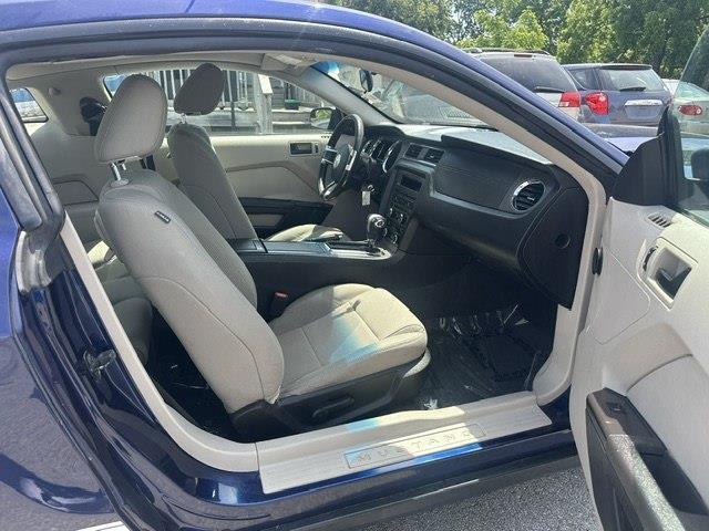 Ford Mustang V6 Coupe 2011