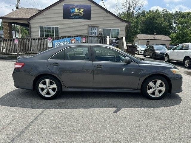 Toyota Camry SE 6-Spd MT 2011