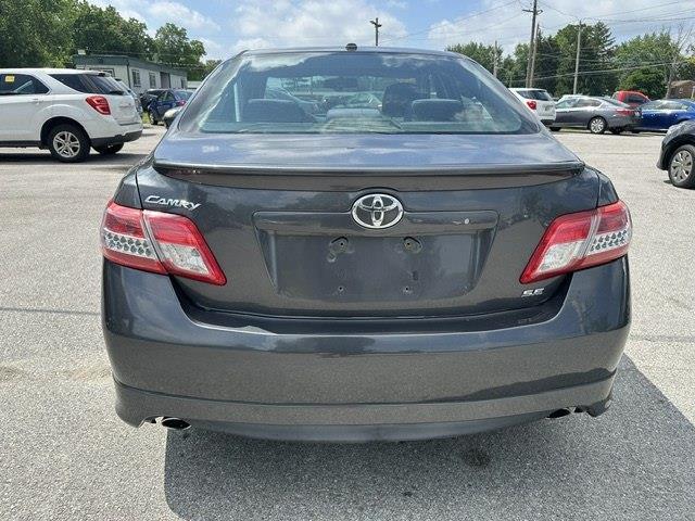 Toyota Camry SE 6-Spd MT 2011