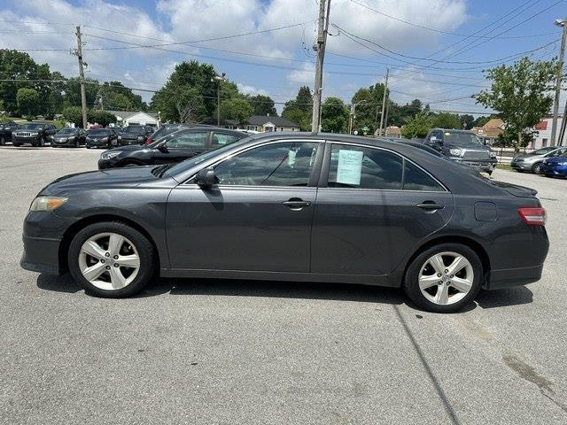 Toyota Camry SE 6-Spd MT 2011