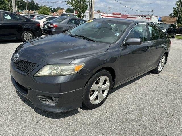 Toyota Camry SE 6-Spd MT 2011