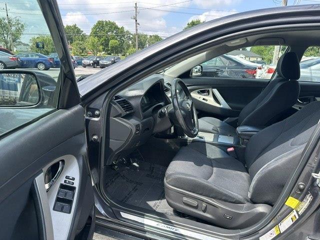 Toyota Camry SE 6-Spd MT 2011
