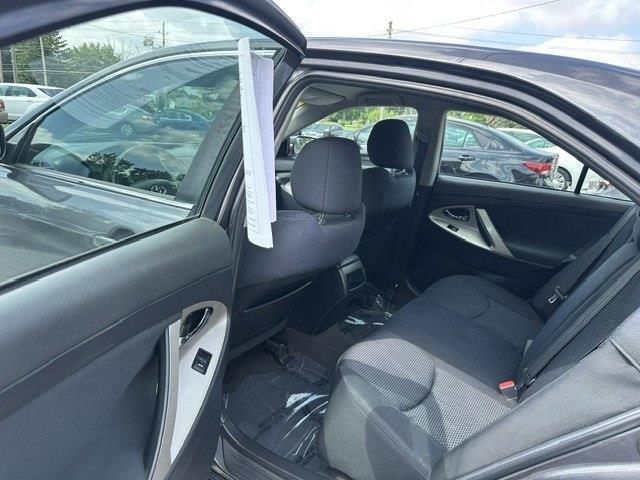 Toyota Camry SE 6-Spd MT 2011