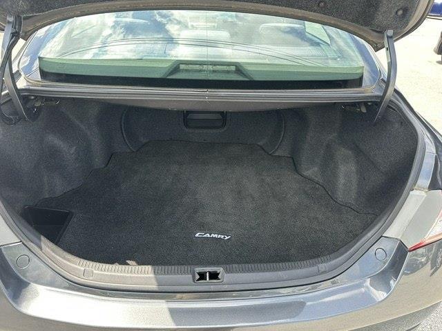 Toyota Camry SE 6-Spd MT 2011