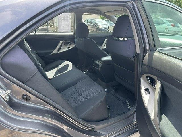 Toyota Camry SE 6-Spd MT 2011
