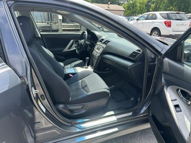 Toyota Camry SE 6-Spd MT 2011